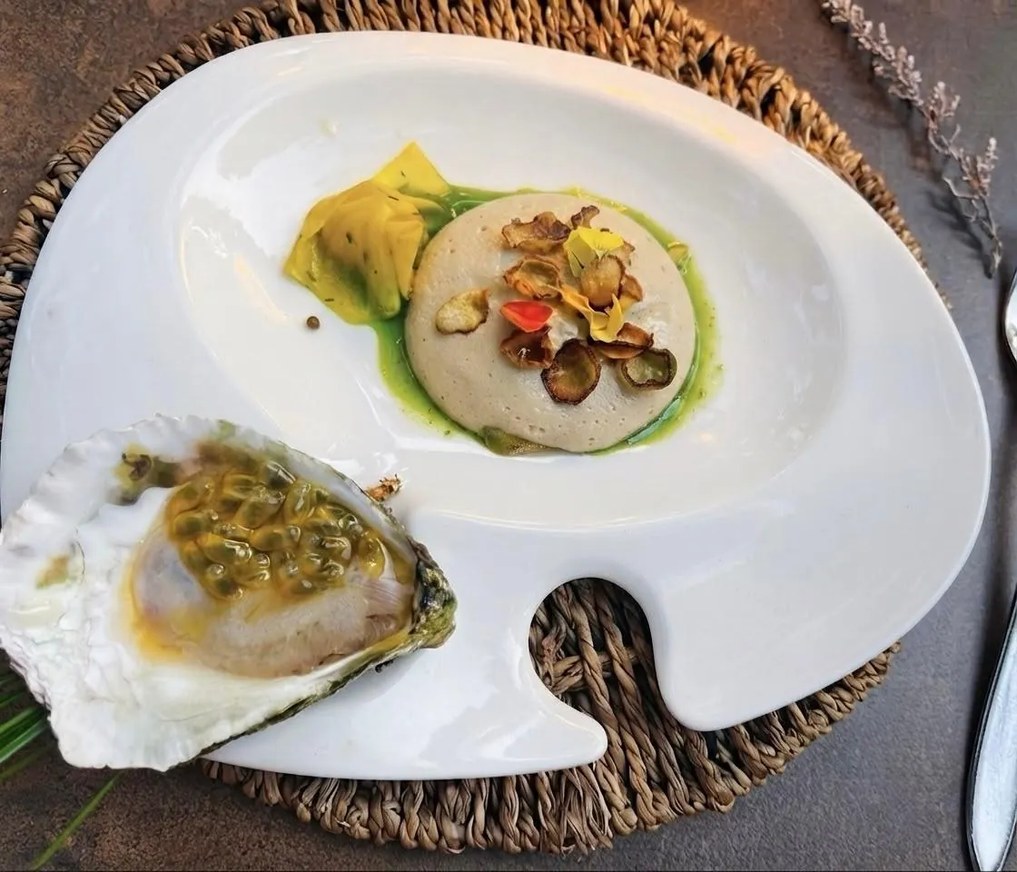 Oyster with passion fruit, and a mousse with crisp chips