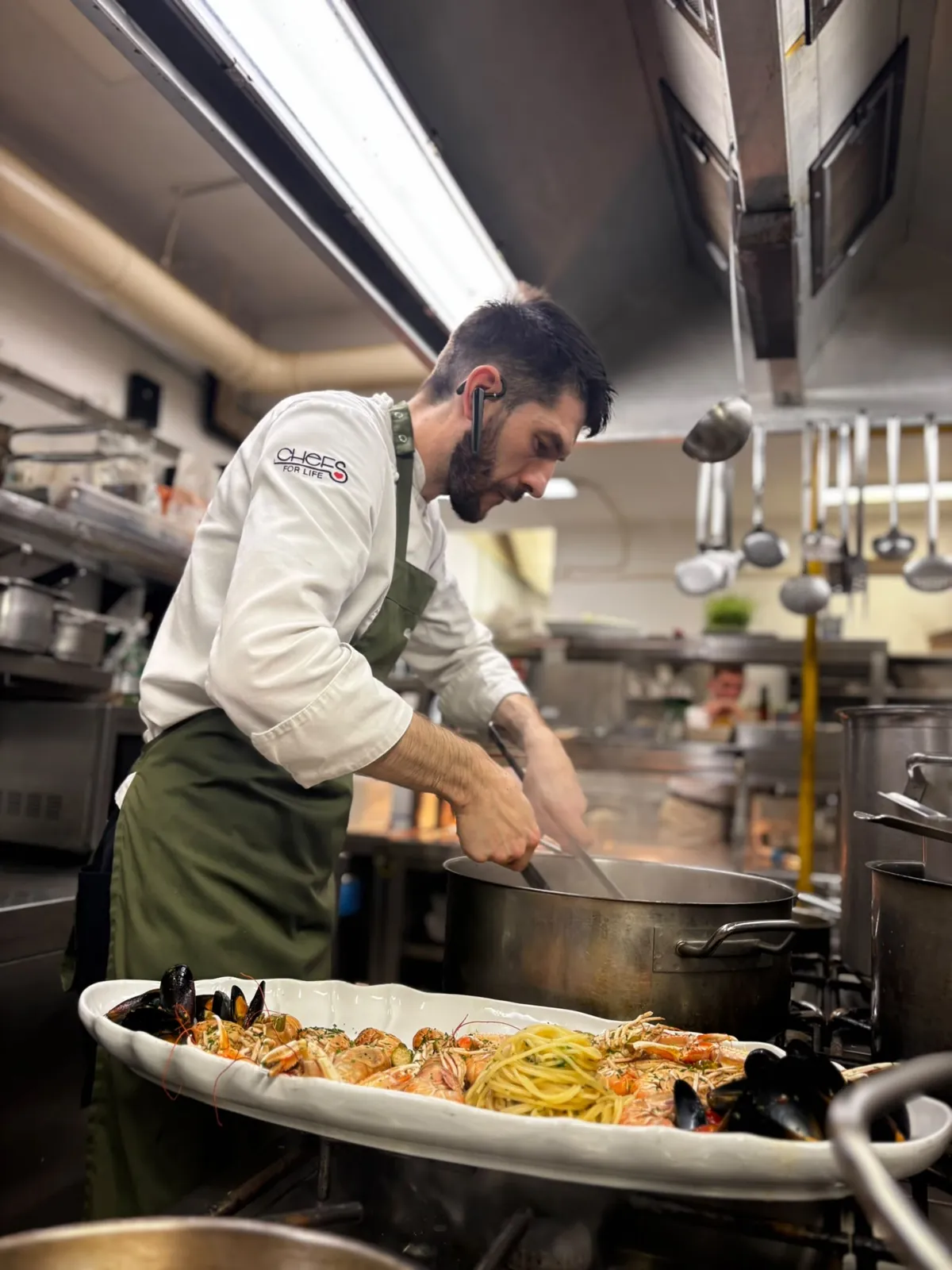 Nenad Živković at the stove during service